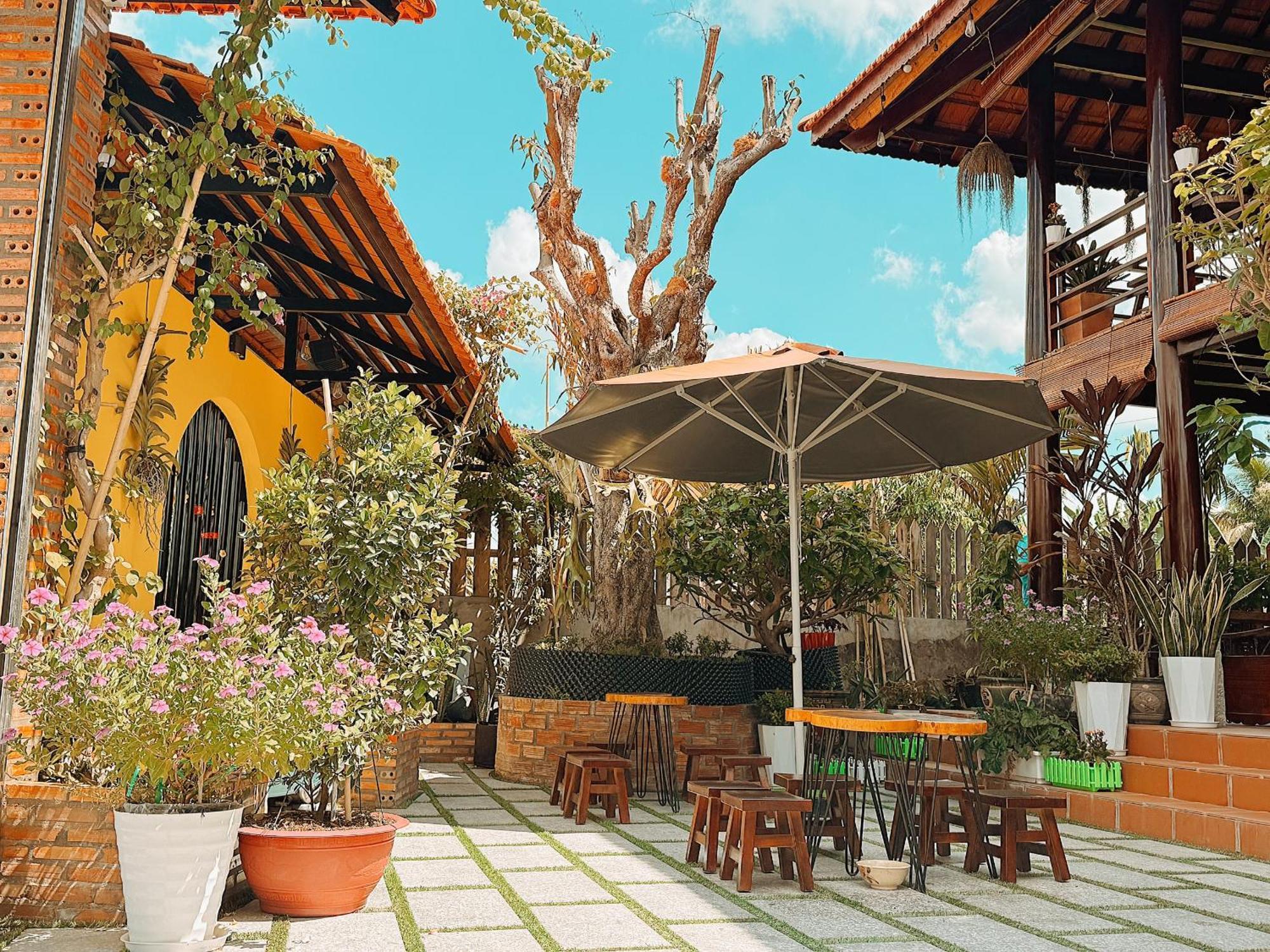 Kara Homestay & Cafe Can Tho Esterno foto